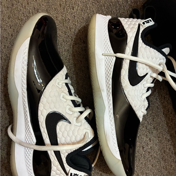 Nike Lebron Witness III PRM White and Black Sneakers - Picture 5 of 10